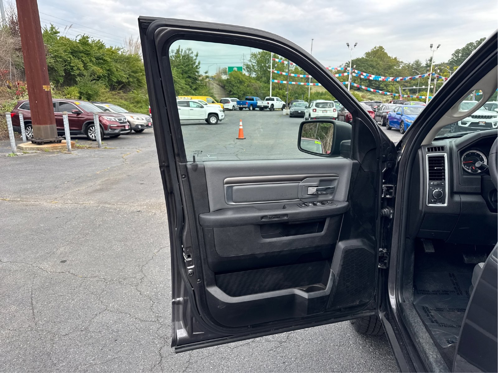 Used 2024 RAM 1500 Classic SLT AWD/4WD image 19