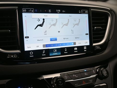 New 2026 Chrysler Voyager LX image 28