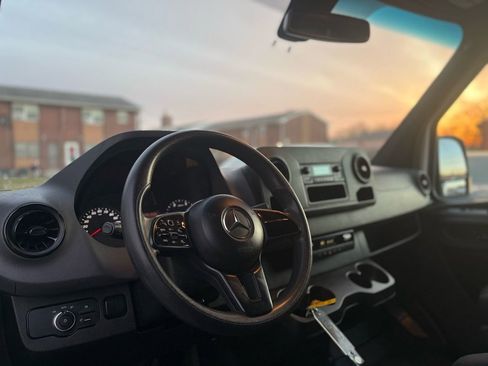 Used 2020 Mercedes-Benz Sprinter 2500 image 21