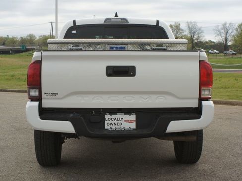 Used 2022 Toyota Tacoma SR w/ SR Convenience Package image 3