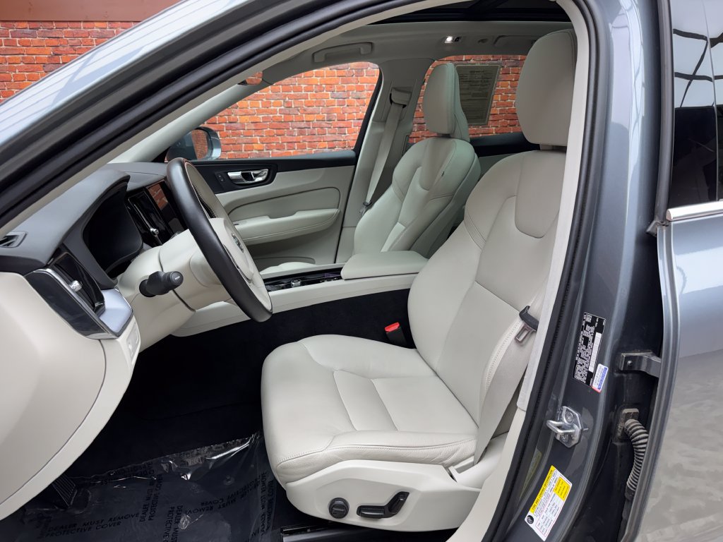 Used 2020 Volvo XC60 T5 Momentum AWD/4WD image 23