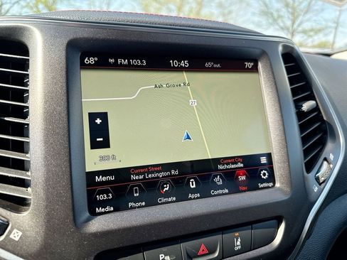 Used 2019 Jeep Cherokee Trailhawk image 15