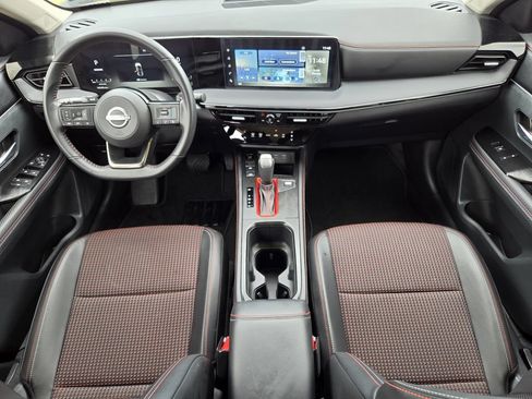 Used 2025 Nissan Kicks SR AWD/4WD image 12