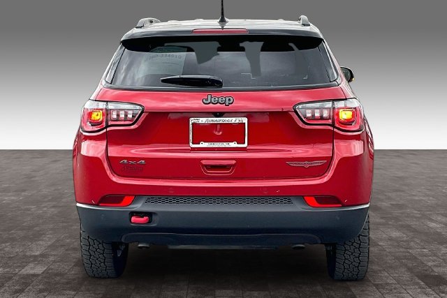 Used 2025 Jeep Compass Trailhawk AWD/4WD image 4