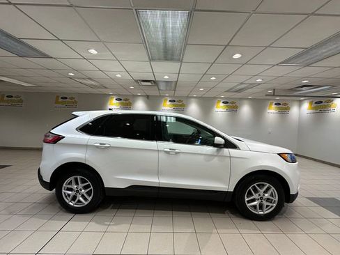 Used 2024 Ford Edge SEL w/ Convenience Package image 3
