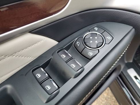 Used 2019 Ford Explorer Platinum image 27