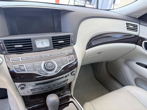 Used 2011 INFINITI M37 w/ Premium Pkg RWD image 27