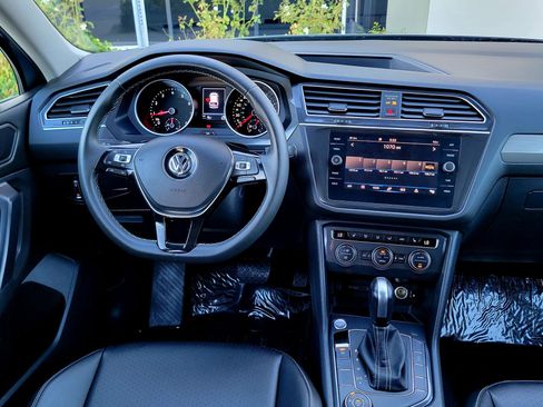 Used 2021 Volkswagen Tiguan SE image 20
