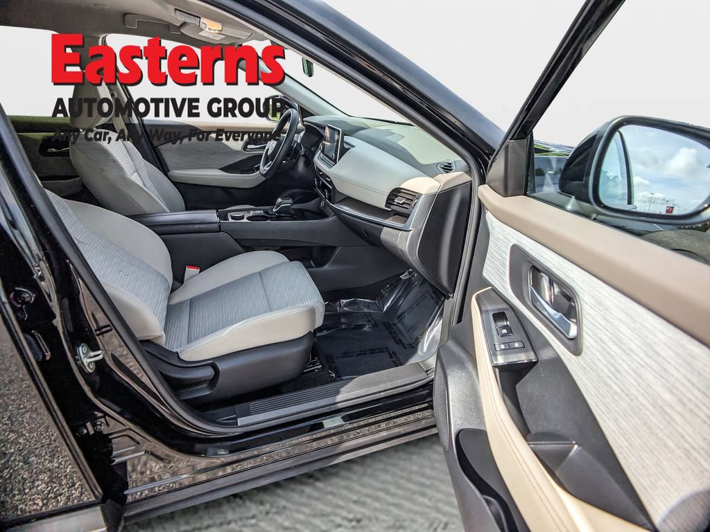 Used 2023 Nissan Rogue SV AWD/4WD image 14