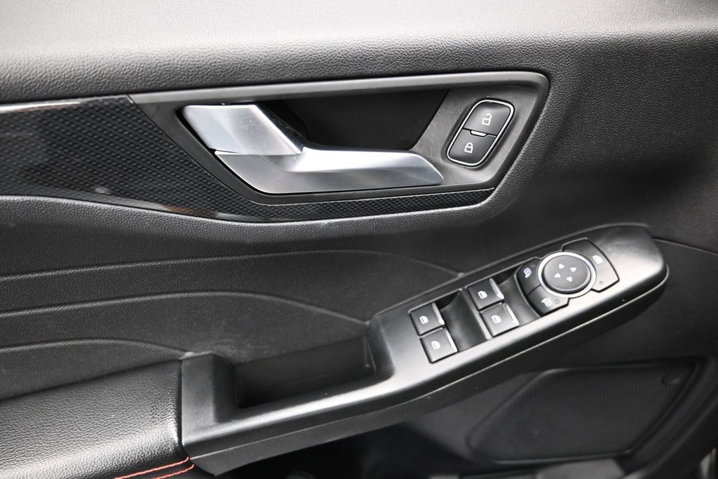 Used 2025 Ford Escape ST-Line Select AWD/4WD image 14