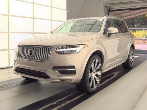 Used 2024 Volvo XC90 B5 Plus AWD/4WD image 2