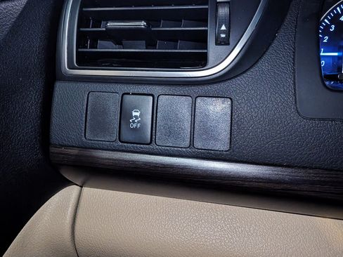 Used 2015 Toyota Camry LE FWD image 37