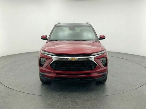 Used 2025 Chevrolet TrailBlazer LT image 2