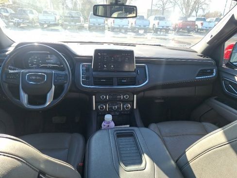 Used 2022 GMC Yukon XL SLT w/ SLT Premium Package image 17