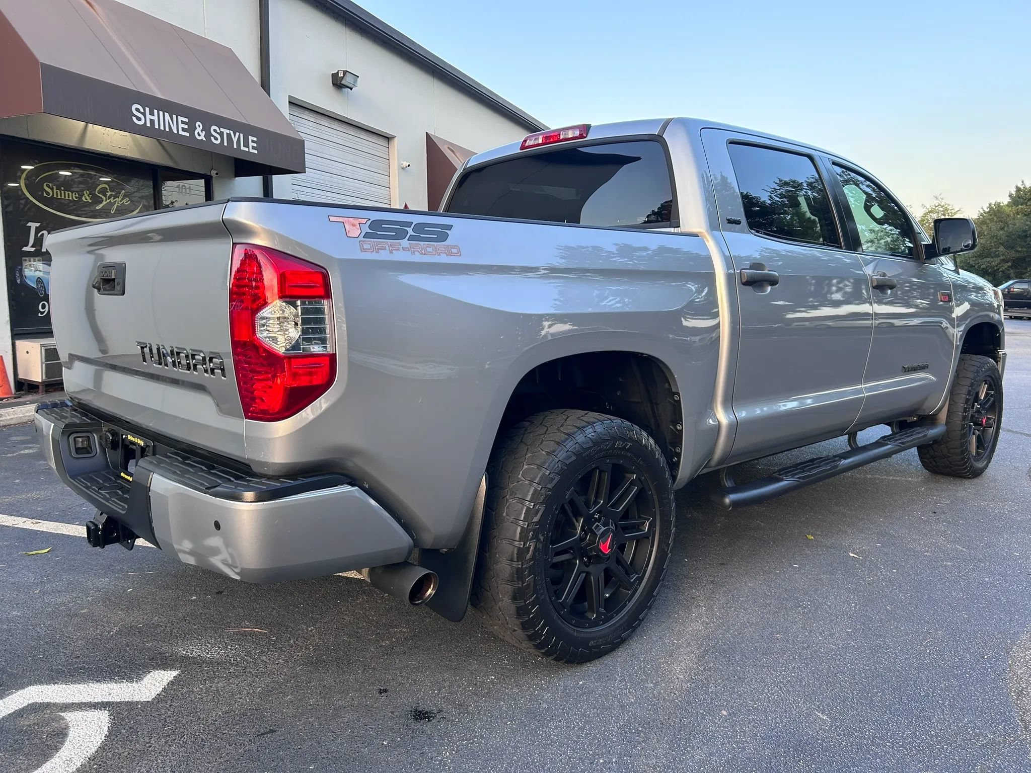Used 2018 Toyota Tundra SR5 w/ SR5 Upgrade Package RWD image 3