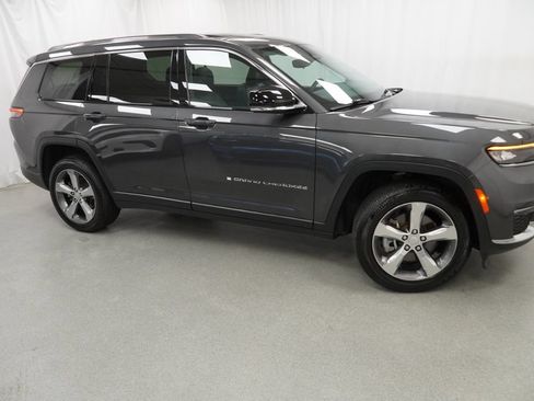 Used 2022 Jeep Grand Cherokee L Limited AWD/4WD image 6