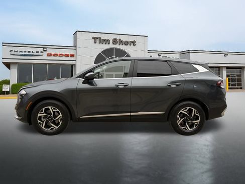 Used 2023 Kia Sportage LX image 2