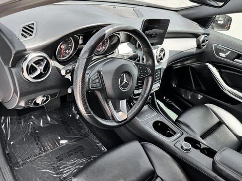 Used 2020 Mercedes-Benz GLA 250 4MATIC w/ Premium Package image 10