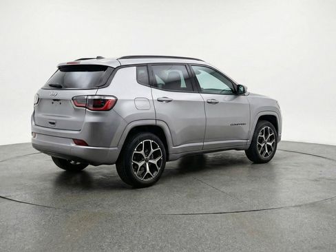 Used 2025 Jeep Compass Limited image 9