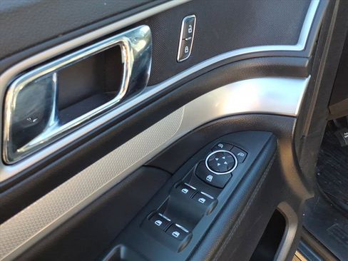 Certified 2017 Ford Explorer XLT w/ Equipment Group 202A image 14