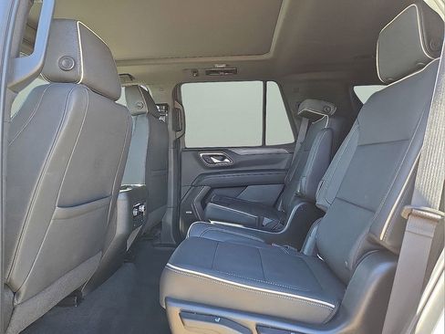 Used 2022 GMC Yukon SLT w/ SLT Premium Package image 17