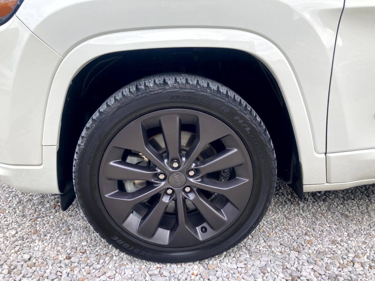 Used 2019 Jeep Cherokee High Altitude AWD/4WD image 24