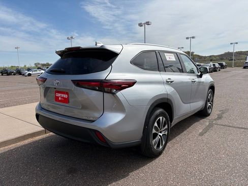 Certified 2025 Toyota Highlander XLE AWD/4WD image 8
