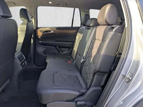 New 2026 Volkswagen Atlas SE image 17