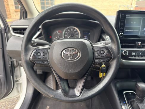 Used 2022 Toyota Corolla LE FWD image 11