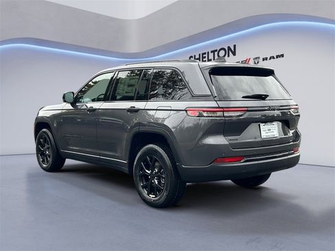 New 2025 Jeep Grand Cherokee image 3