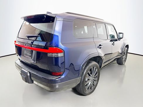 Used 2025 Lexus GX 550 w/ Accessory Package (2T) image 7