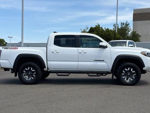 Certified 2023 Toyota Tacoma TRD Off-Road w/ TRD Premium Off Road Package AWD/4WD image 6
