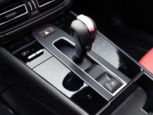 Certified 2026 Porsche Macan AWD/4WD image 29