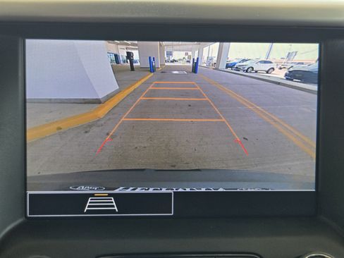 Used 2023 GMC Acadia SLE w/ Driver Convenience Package FWD image 13