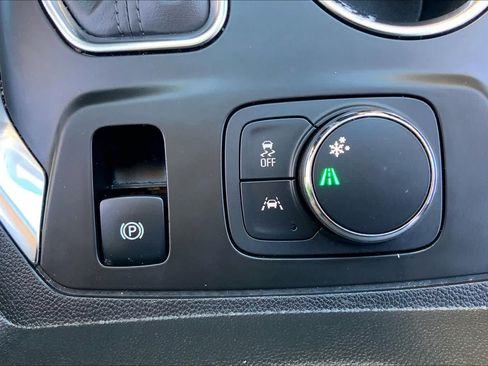 Used 2020 Chevrolet Traverse RS FWD image 31