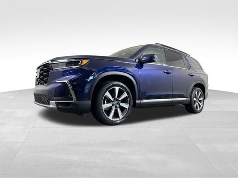 Used 2023 Honda Pilot Touring image 2