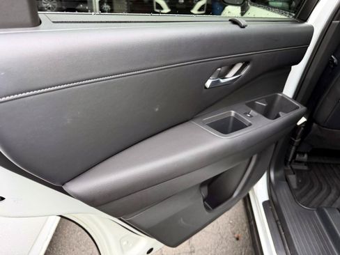 Used 2024 Nissan Pathfinder SL AWD/4WD image 10