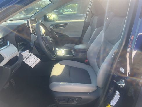 Used 2025 Toyota RAV4 XLE w/ Convenience Package image 8