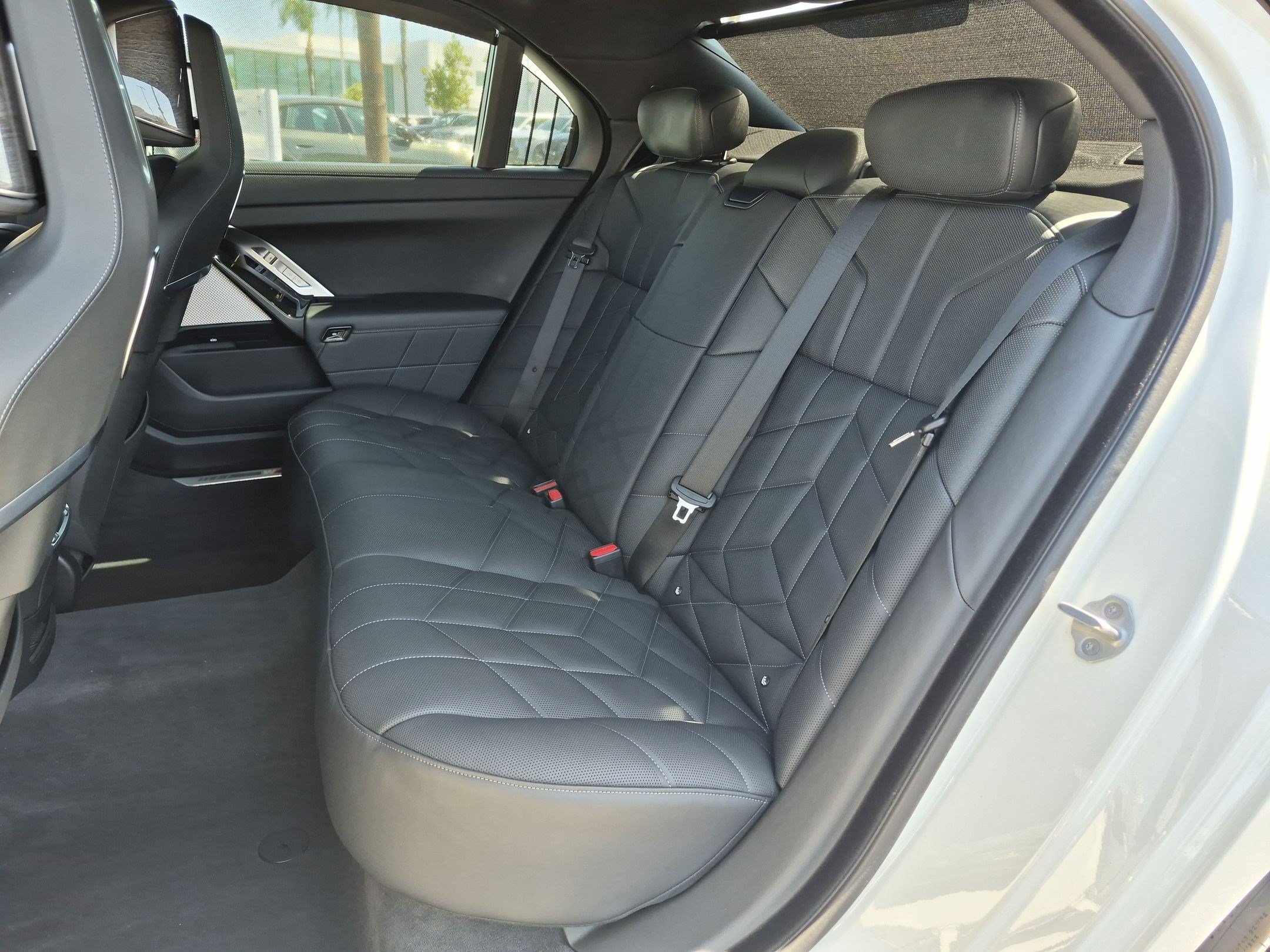 Used 2025 BMW 760i xDrive AWD/4WD image 31