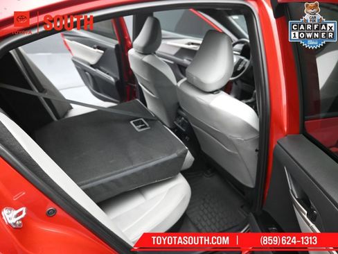 Used 2025 Toyota Camry SE image 32