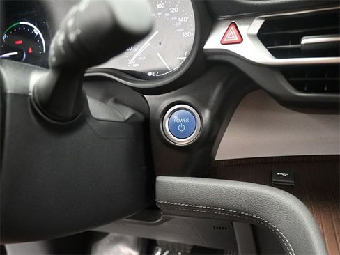 Used 2024 Toyota Sienna XLE image 24