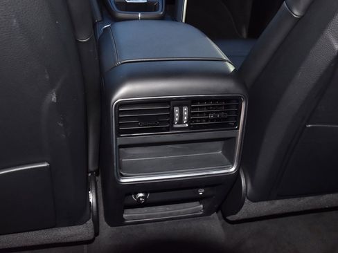 Used 2023 Porsche Cayenne Platinum Edition image 18