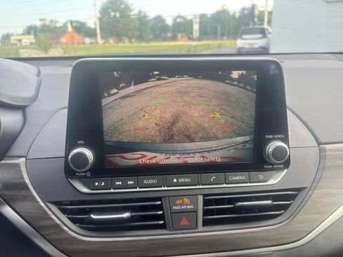 Used 2025 Nissan Altima 2.5 SV FWD image 24