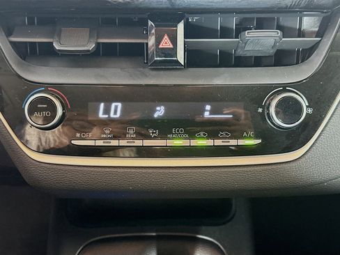 Used 2022 Toyota Corolla LE image 23