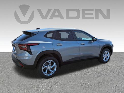 New 2026 Chevrolet Trax LS w/ LS Convenience Package image 24