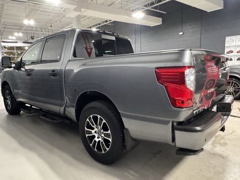 Used 2024 Nissan Titan SV w/ SV Convenience Package image 18