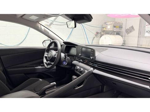 Used 2024 Hyundai Elantra SE image 10
