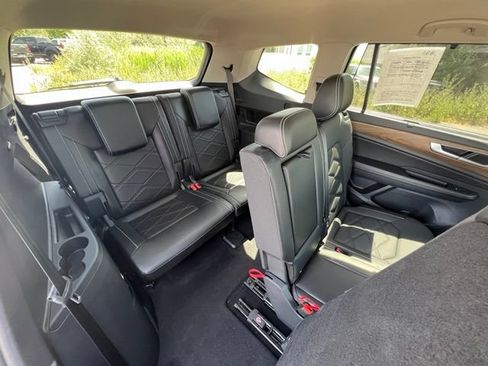 Used 2024 Volkswagen Atlas SE AWD/4WD image 19