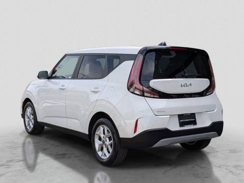 Used 2023 Kia Soul LX w/ LX Technology Package FWD image 9