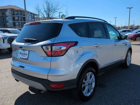 Used 2018 Ford Escape SE image 6